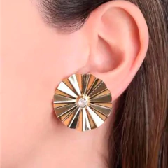 Brinco Disco com Ponto de Luz em Zircônia Cristal no Banho de Ouro