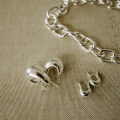 brinco gota Livia na internet