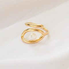 anel curvas com perola natural ajustável banhado a ouro 18K Marfim - comprar online