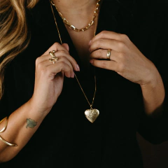 relicário longo coração na internet