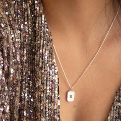 colar com pingente retangular de zircônia banhado à prata Cora - comprar online