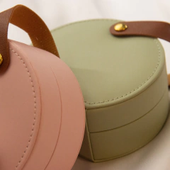 porta jóias com alça Selene na internet