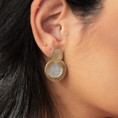 brinco escovado com mix de banhos banhado à ouro e prata Nive - comprar online