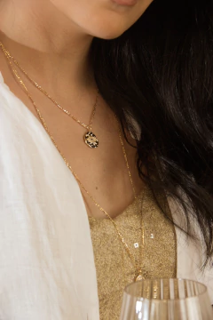 colar pingente de olho grego com zircônias banhado à ouro 18k na internet