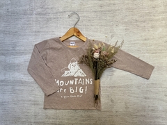 REMERA MOUNTAINS BEIGE - comprar online