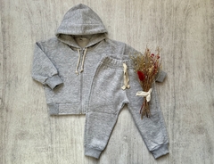 CONJUNTO FRIZADO CAMPERA + BABUCHA GRIS