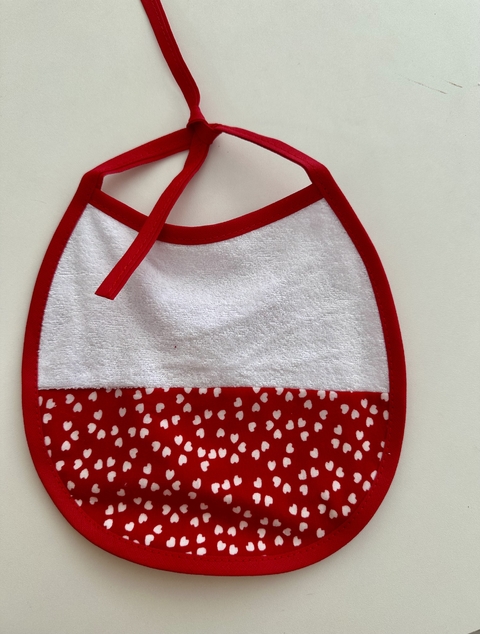 BABERO TOWEL CON IMPERMEABLE LOVE ROJO - comprar online