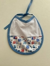 BABERO TOWEL CON IMPERMEABLE AUTITOS CELESTE - comprar online