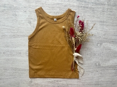 MUSCULOSA BASICA MOSTAZA