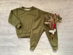 CONJUNTO DARLON BUZO + BABUCHA VERDE - comprar online