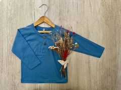 REMERA CON BOTONES AZULINA - comprar online
