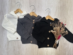 CARDIGAN TEJIDO CON BOTONES GRIS TOPO en internet