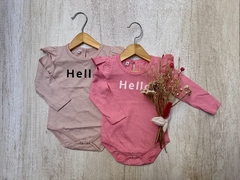 BODY HELLO CON VOLADITOS ROSA VIEJO en internet