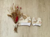 SET GORRITO + MANOPLAS FLORES BEIGE - comprar online
