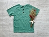 REMERA CON BOTONES AQUA