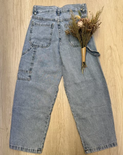 JEAN MOM UNISEX RECORTES en internet