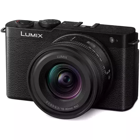 Câmera Panasonic Lumix S9 preta com lente 18-40mm f/4.5-6.3 vista frontal