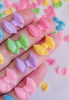 Aplique Lacinhos Coloridos 2 + caixinha - 25 Unidades - comprar online
