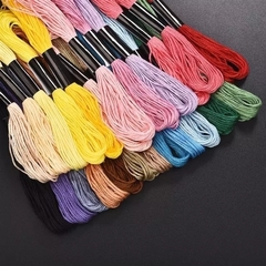 100 Peças Linhas de Meada Diversas Cores - Cubinhos de Açúcar