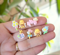 Kit 10 Apliques Tema Abelhinha e Jardim