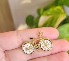 1 Pingente Retrô Máquina de Costura/Câmera/TV/Bicicleta/Vitrola/Rádio - Cubinhos de Açúcar