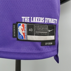CAMISETA DO LOS ANGELES LAKES CITY- BRYANT 8-ROXA- 75 ANOS DO NBA - loja online