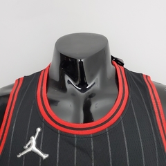 Imagem do CAMISETA DO CHICAGO BULLS - ROSE 1- PRETA- 75 ANOS DA NBA