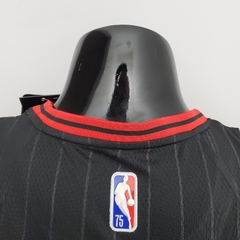 CAMISETA DO CHICAGO BULLS - ROSE 1- PRETA- 75 ANOS DA NBA na internet