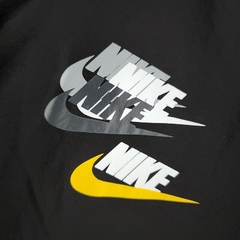 JAQUETA COM CAPUZ NIKE PRETA- 22/23 na internet