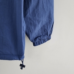 JAQUETA COM CAPUZ NIKE BEGE/AZUL- 22/23 na internet