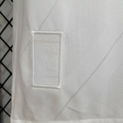 Imagem do CAMISA RETRÔ DO REAL MADRID - MANGA LONGA - HOME 17/18