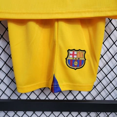 KIT INFANTIL BARCELONA - FOURTH 23/24 na internet