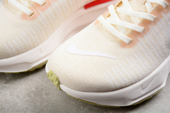 Imagem do NIKE ZOOMX INVINCIBLE RUN FLYKNIT 3 - UNISSEX - AMARELO/BEJE