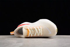 NIKE ZOOMX INVINCIBLE RUN FLYKNIT 3 - UNISSEX - AMARELO/BEJE - comprar online