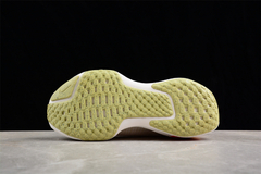 NIKE ZOOMX INVINCIBLE RUN FLYKNIT 3 - UNISSEX - AMARELO/BEJE