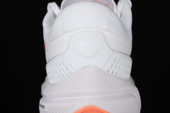 NIKE AIR ZOOMX VOMERO - UNISSEX - BRANCO/LARANJA - comprar online