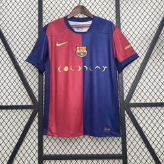 CAMISA DO BARCELONA - COLDPLAY - HOME 24/25