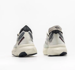 Imagem do TÊNIS ADIZERO ADIOS PRO 3 - UNISSEX - BRANCO/CINZA