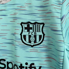 KIT INFANTIL BARCELONA - THIRD 23/24 na internet