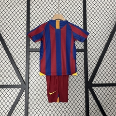 KIT INFANTIL RETRÔ DO BARCELONA - HOME 05/06 na internet