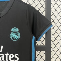 Imagem do KIT INFANTIL RETRÔ DO REAL MADRID - AWAY 17/18