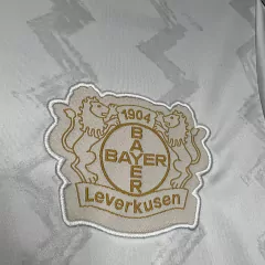 CAMISA DO BAYER LEVERKUSEN - BRANCA 24/25 na internet