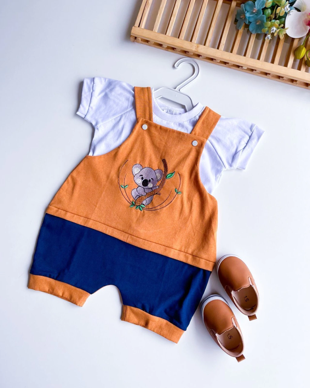 JARDINEIRA BABY MENINO COLORIDA 2-6 MESES