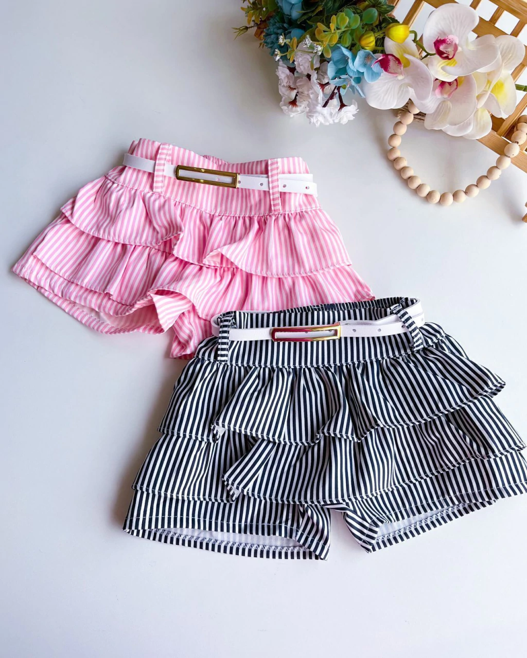 SHORT SAIA INFANTIL BABADO LISTRADO COM CINTO 4 A 10 ANOS