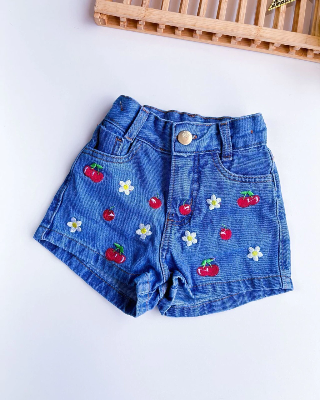 SHORT JEANS INFANTIL BORDADO 2 A 10 ANOS