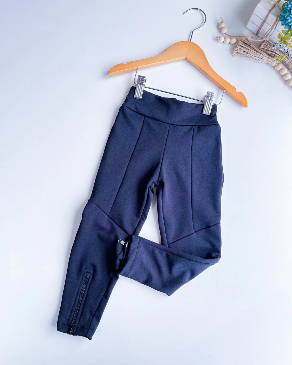 CALCA LEGGING INFANTIL COM ZIPER PELUCIADA PRETA 2 A 16 ANOS