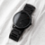 reloj negro marca Valkur diseñado en argentina