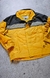 Campera Columbia Bagaboo 90's en color amarillo y negro, con detalles de diseño retro y cierre frontal.