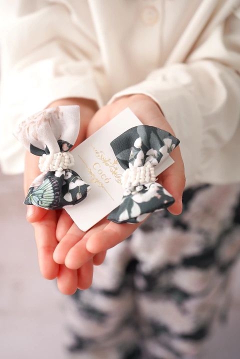 Hebillas Dahlias fondo verde - buy online