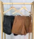 Short couro eco - cinto faixa caramelo - comprar online